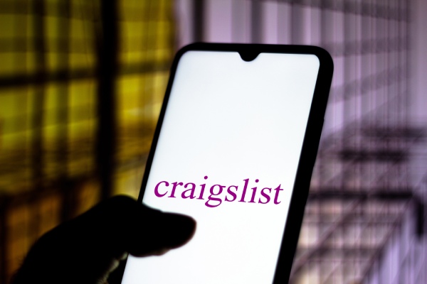 How to Catch Your Boyfriend Cheating on Craigslist